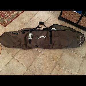 BURTON Snowboard Bag Size 166. Holds 3 Snowboards & Bindings. Small tear see pic